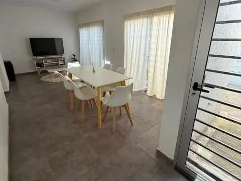 Depto Tipo Casa en Alquiler 1 año