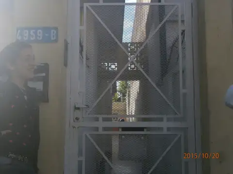 Amplio PH 3 ambientes, Planta Baja contrafrente, sin expensas. Muy buen estado