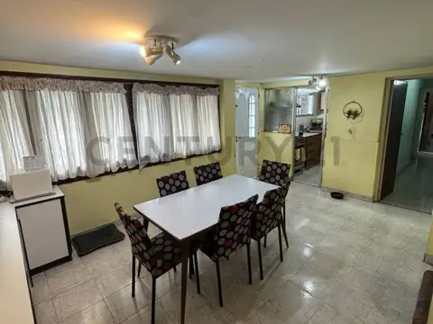 Casa 5 ambientes con 3 baños