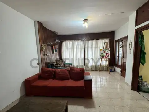 VENTA DE CASA 5 AMBIENTES CON PISCINA EN TURDERA