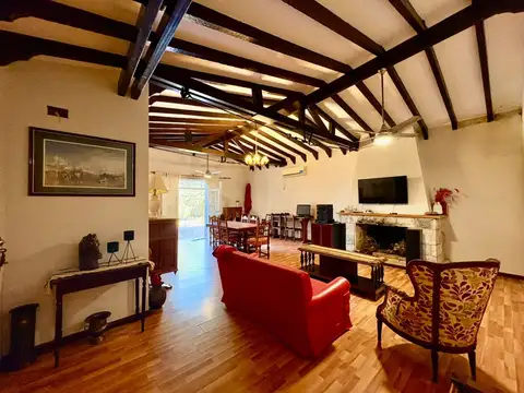 CASA EN VENTA SOBRE LA COSTANERA CORONDINA