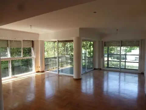 excelente departamento de 4 ambientes con 2 cocheras