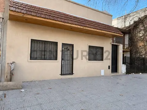 Venta PH 4 Ambientes con Patio y Terraza Propia Sin Expensas