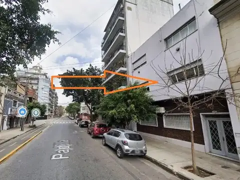 PH 1 Piso por escalera Frente 3 ambientes grandes Luminoso cómodo en edificio antiguo de categoría