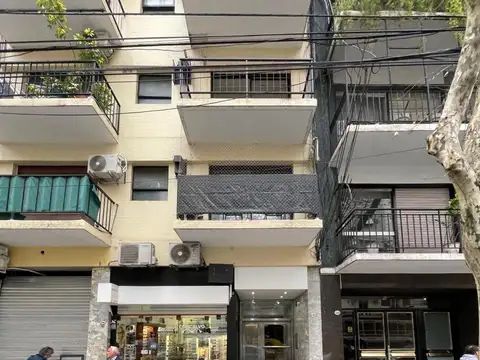 MONOAMBIENTE COMPLETO SUPER LUMINOSO FRENTE CON BALCON
