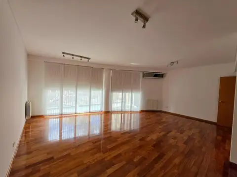 Excelente Piso 3 ambientes con 2 cocheras 