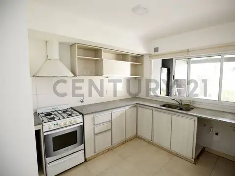 Casa en Alquiler con 1 cochera
