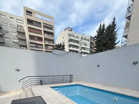 Hermoso Ambiente cfte con balcón de solo 15 años + Baulera. Piscina solarium parrilla SUM + Laundry