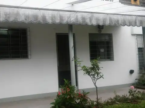 Casa venta - 2 dormitorios 1 baño - 200mts2 totales - Loma Hermosa