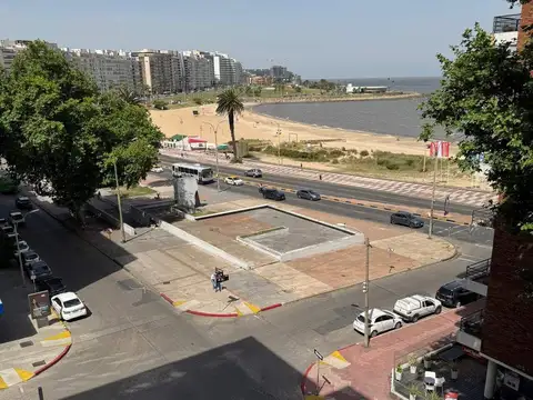 VENTA APARTAMENTO 4 DORMITORIOS C/GARAGE POCITOS VISTA AL MAR USD 475.000