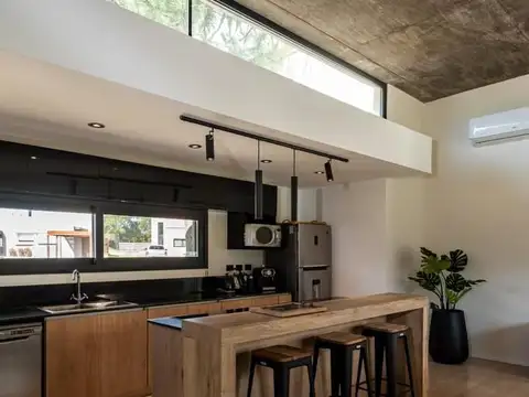 Casa 5 ambientes con 4 baños