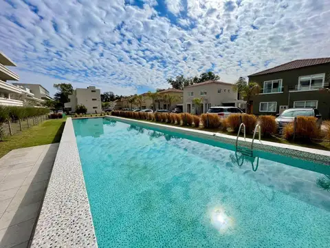 Saravi Village, casa en duplex  con 3 dormitorios en suite