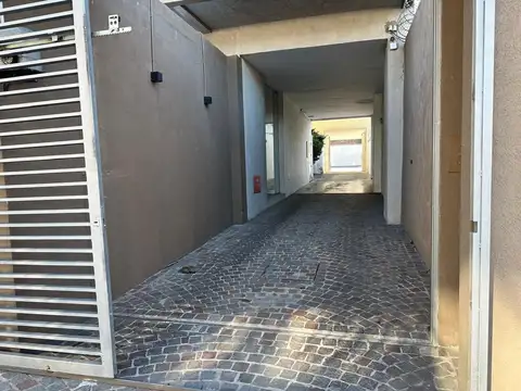 VENTA COCHERA DESCUBIERTA NRO 5 EN LANUS OESTE