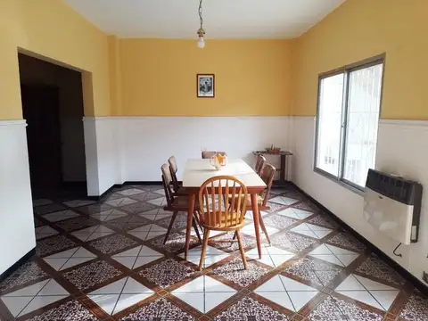 Casa 3 ambientes con 2 baños