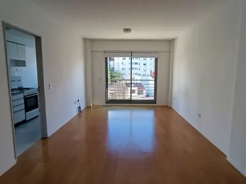 Departamento en Alquiler en Parque Chacabuco, $ 650.000