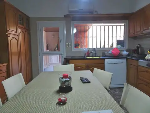 Casa 6 ambientes en venta. Velez Sarsfield - Floresta