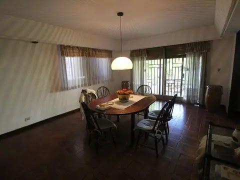 Casa en Venta con 3 cocheras
