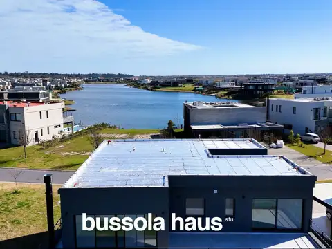 Casa 7 ambientes con 4 baños