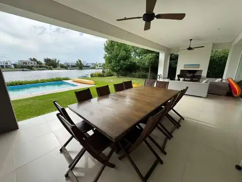 Excelente Casa a la Laguna en alquiler Anual, en BARBARITA
