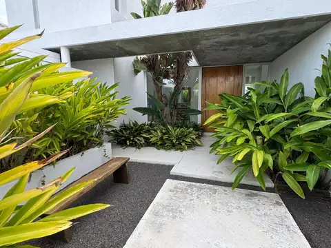 Casa 7 ambientes con 4 baños
