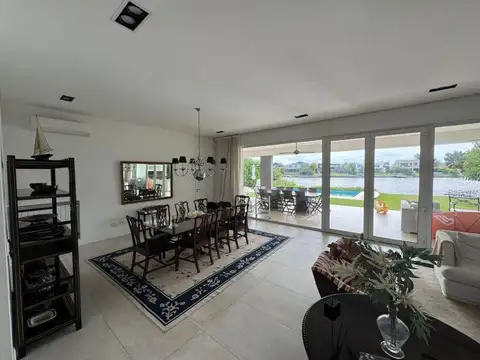 Casa 7 ambientes con 4 baños