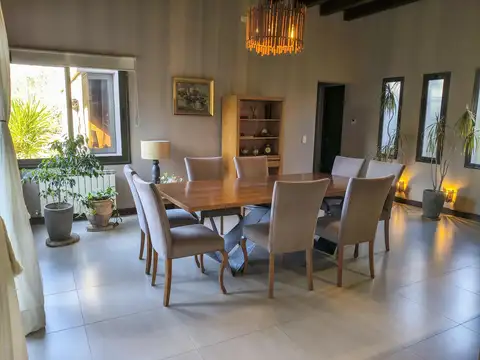 Casa 7 ambientes con 3 baños