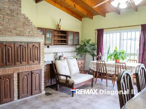 Casa en Venta con 2 cocheras