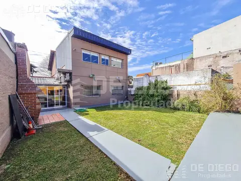 Apto Credito! En venta casa 6 ambientes con jardin - Vicente Lopez