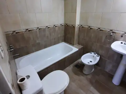 Dueño Directo alquila en centro de Moron