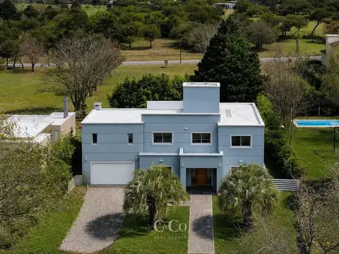 Casa en Venta con 1 cochera