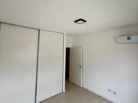 Casa en Alquiler con 1 cochera