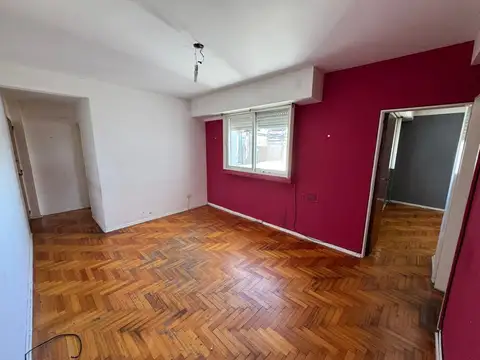 Amplio Departamento 2 ambientes con vista abierta.