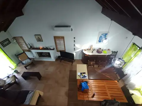 Casa 6 ambientes con 2 baños
