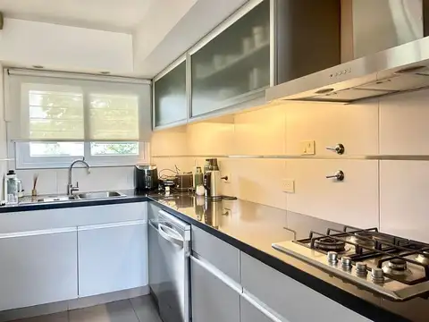 CASA EN VENTA LA PLATA 3 DORMITORIOS COCHERA