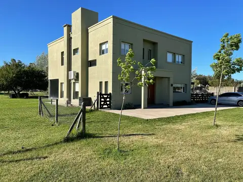 CASA 7 AMBIENTES CON PILETA FINCAS DE SAN VICENTE