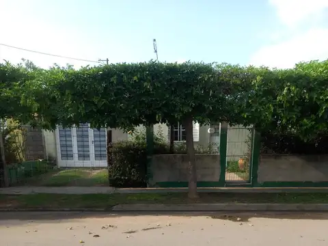 CASA 2 DORMITORIOS – GARAGE - PATIO Bº CIUDAD JUAN PABLO II