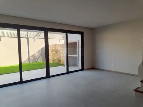 Casa 4 ambientes con 1 baño