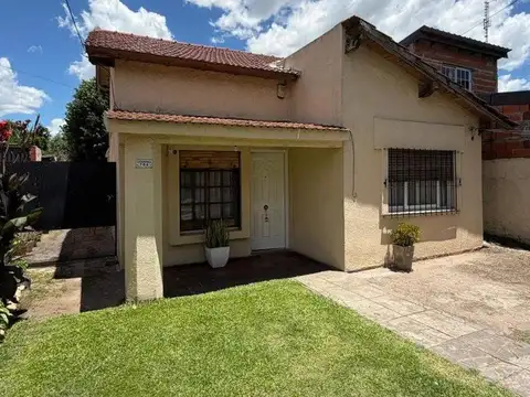 casa en venta con amplio parque y potencial ampliacion