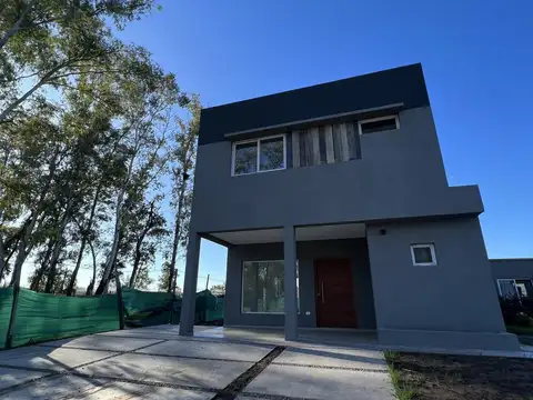 Venta de Casa en Barrio Cerrado Alvarez del Bosque, MORENO, A ESTRENAR