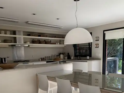 Casa en Venta en City Bell, USD 390.000