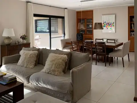Casa 5 ambientes con 4 baños