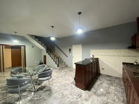 Casa 5 ambientes con 3 baños