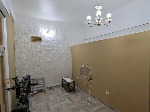 Seis LOCALES COMERCIAL EN VENTA  EVA PERON  3500 M CHINGOLO