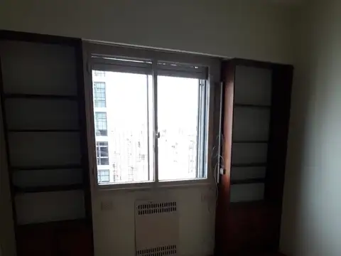 4 AMBIENTES CON DEPENDENCIA AL FRENTE S/AVDA  COCHERA Y BAULERA