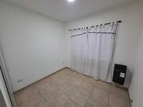 Departamento en Alquiler en General Roca, $ 900.000