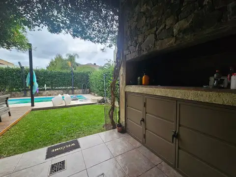 Casa en Venta con 3 cocheras