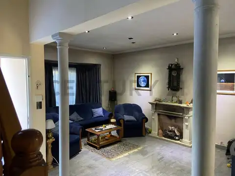 Casa 6 ambientes con 2 baños