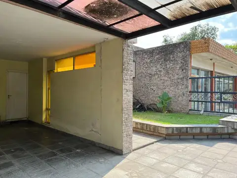Casa 5 ambientes con 1 baño