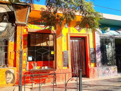 ALOJA - Vendo 2 locales comerciales con 2 casas a los costados en zona centro San Marcos Sierras.