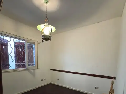 Casa en alquiler c/ cochera en Güemes